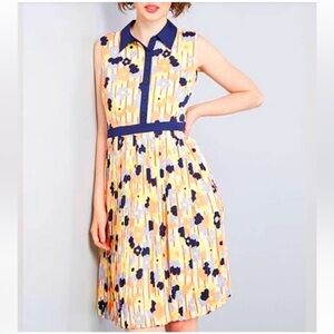 NWT Modcloth Just My Typist Size 8 Floral Pleated Shirt Dress